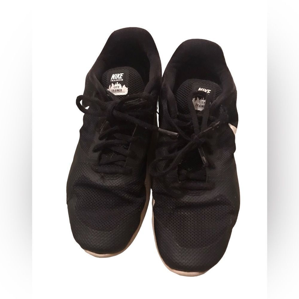Nike city trainer size 9 black Nikes see pics